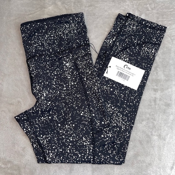 Black Reflective Pocket Light n Tight Hi-Rise 7/8 24” - Picture 2 of 3